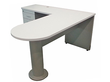 escritorios para oficina en forma L tipo bala con cilindro metalico blanco