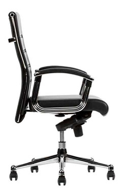 sillones semi ejecutivos con respaldo bajo tapizados en imitación piel color negro con base y coderas cromadas con acojinamiento