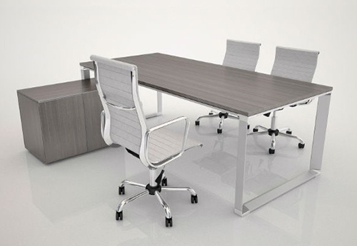 escritorio directivo para oficina con estructura metalica con detalles cromados y credenza lateral con puertas abatibles
