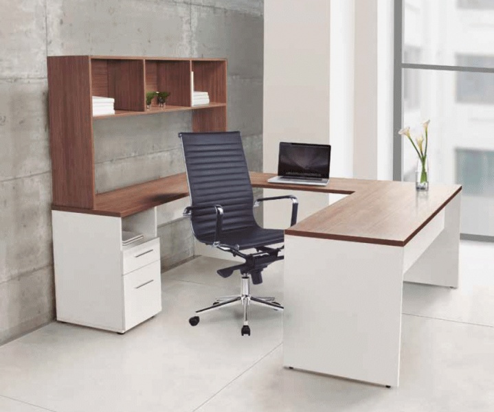 escritorio ejecutivo para oficina rectangular con credenza y librero sobre credenza abierto