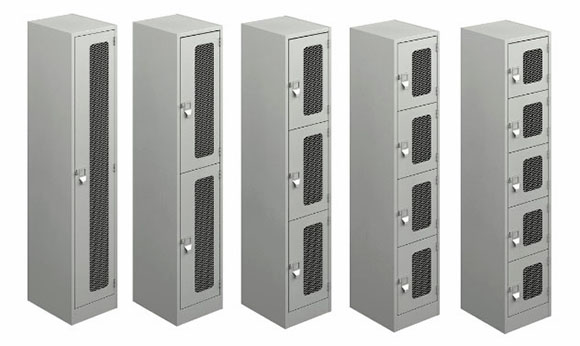 lockers metálicos con puertas de malla y porta candado