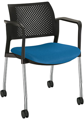 sillas de visita para oficina con respaldo de polipropileno perforado con descansa brazos fijos y rodajas