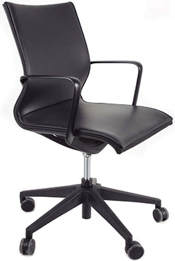 silla ejecutiva respaldo bajo tapizada en piel genuina con mecanismo de rodilla de multiposiciones con pistón neumático