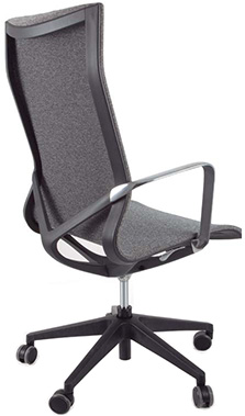 silla ejecutiva respaldo alto tapizada en piel genuina con elevación neumática y base pentagonal con rodajas de nylon