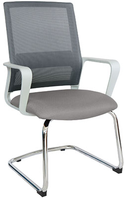 sillas operativas para oficina en color gris con respaldo tapizado en malla con soporte lumbar fijo y base de visita tipo trineo