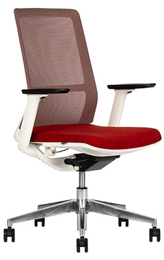 sillón ejecutivo con respaldo tapizado en malla y mecanismo reclinable con coderas ajustables