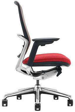 sillón semi ejecutivo con respaldo de malla descansabrazos ajustables con base metálica cromada con rodajas de nylon y mecanismo reclinable