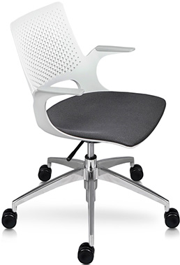 sillones semi ejecutivos en color blanco con base de aluminio pulido faber